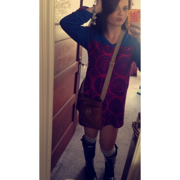 Super cute dress, never worn! Just didn't fit me. - Picture 4 of 4