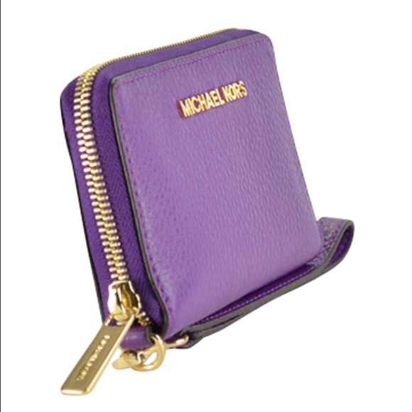 Michael Kors Handbags - Michael Kors wristlet.    BRAND NEW