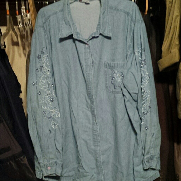 3X Denim shirt with embroidery
