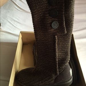 Dark brown w/ gold knit uggs