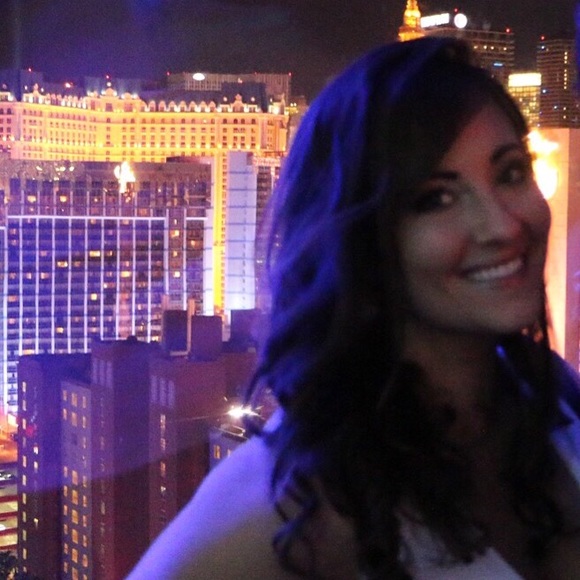 Meet your Posher, Jennifer - Picture 3 of 4