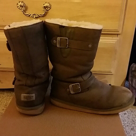 Olive uggs with metal clip