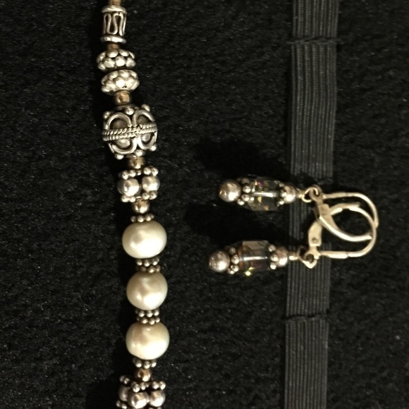 Silver/pearl/crystal NWOT Bracelet and Earrings