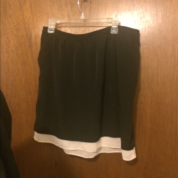 NWOT Black Skirt. Elastic waist. Pockets. XXL.