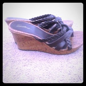 Super cute wedge shoes size 10 fit like a 9-9.5
