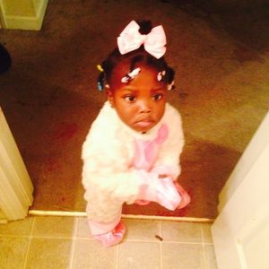 Meet your Posher, Ebony