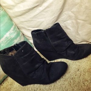 Black heel wedge booties