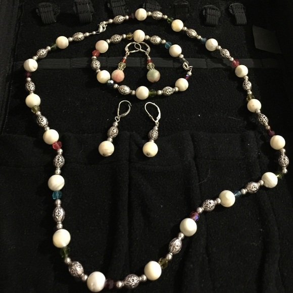 Silver and Marble Crystal color Necklace Set NWOT