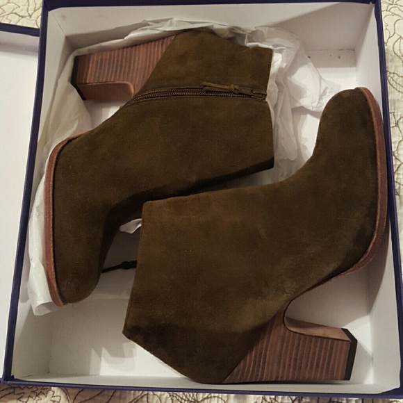 RESERVED!  Stuart Weitzman Suede Bootie Sz 10