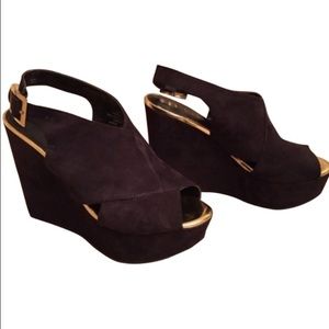 Black and gold wedges