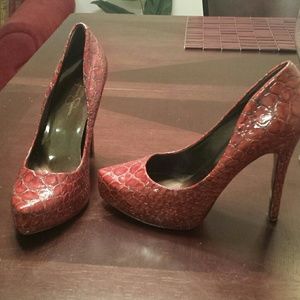 HOT SNAKE SKIN PUMPS