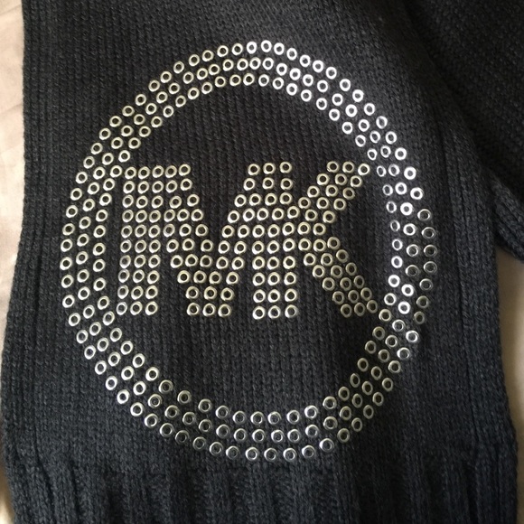 Michael kors scarf - Picture 3 of 4