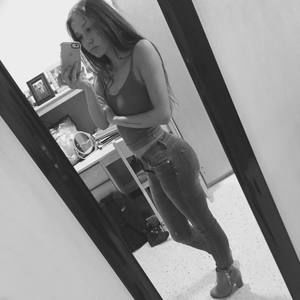 Meet your Posher, Larissa