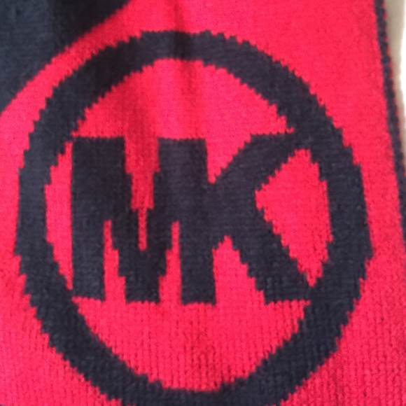 Authentic Michael kors scarf - Picture 3 of 4
