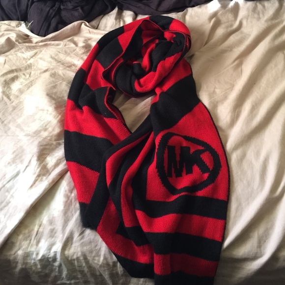 Authentic Michael kors scarf - Picture 4 of 4
