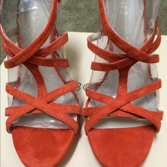 Beautiful coral color suede heels - Picture 1 of 3