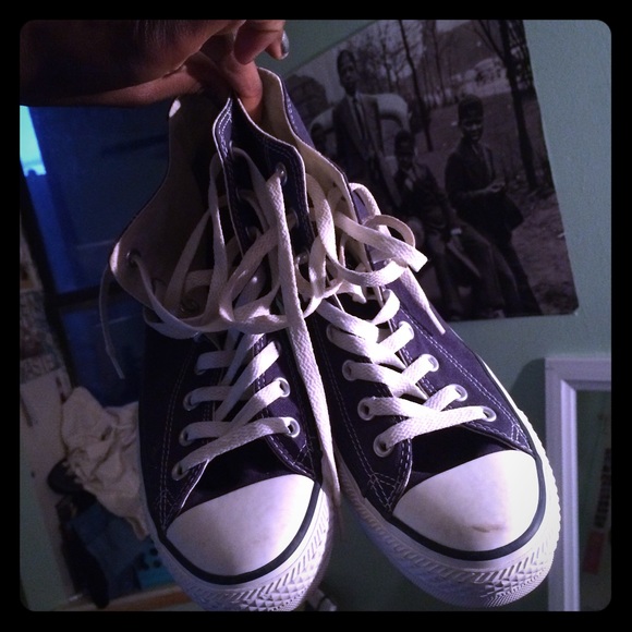 Like new navy converse