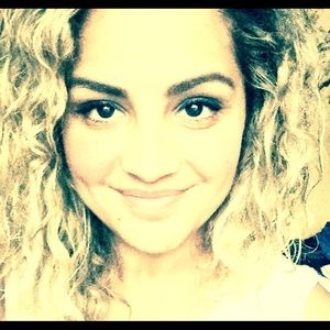 Meet your Posher, Amina