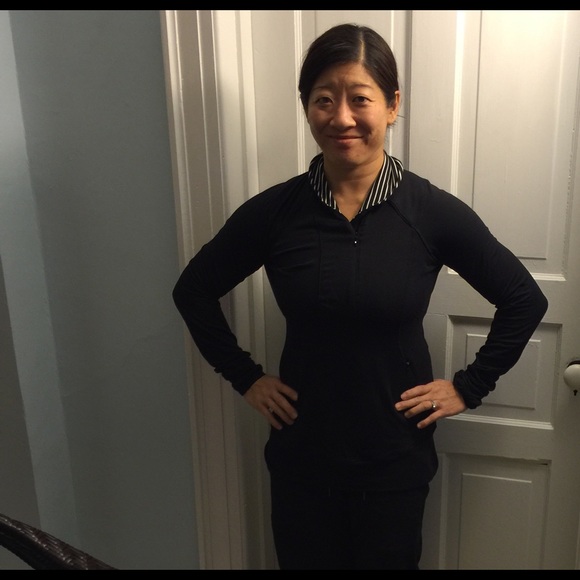 Lululemon size 8 "think fast pullover" black