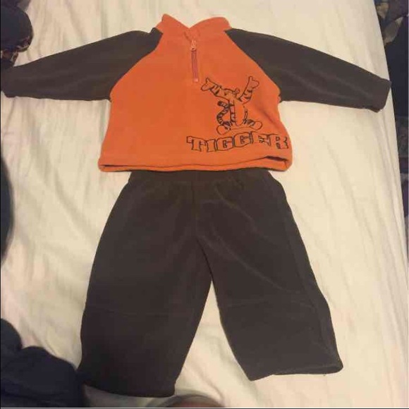 Matching Sweatshirt and Pants (size 6/9m)