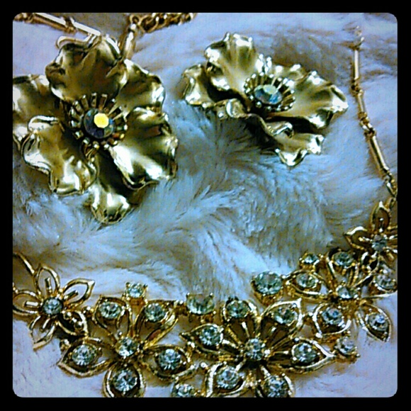 Coro Vintage Signed necklace w crystals n clip ear