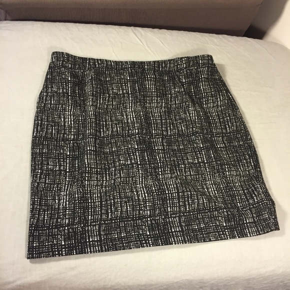 Black and white Ellen Tracy pencil skirt