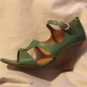 Chie Mihara green leather sandal wedges