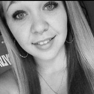 Meet your Posher, Leigha