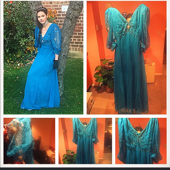 Amazing vtge chiffon beaded gown