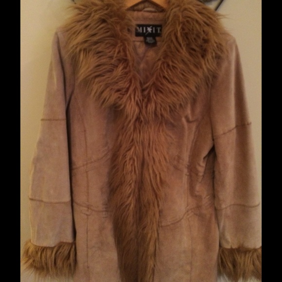 💰REDUCED Trendy suede and fir mid length jacket.