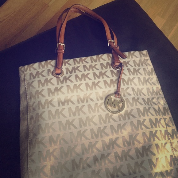 Michael Kors Handbags - Michael Kors tote