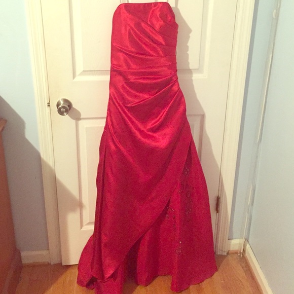 Beautiful strapless red dress (prom, special occ)