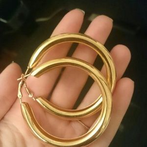 NWOT FREE WITH PURCHASE Gold hoops