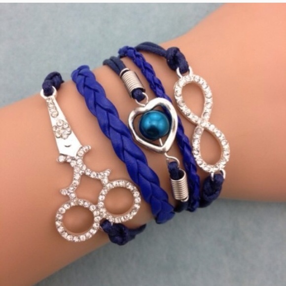 Jewelry - Hairstylist Bracelet✨2 available✨