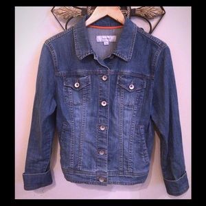 Price ⤵️Merona jean jacket w/ stretch material.