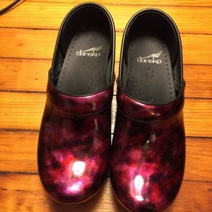 Dansko "berry patent" clogs 7