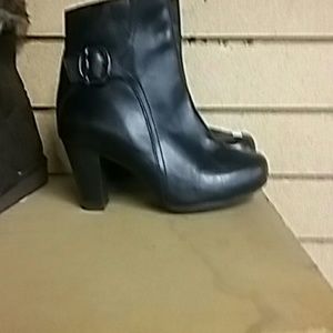 Clarks leather ankle boots size 7.5 M . No box.