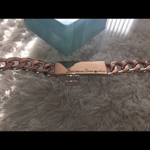Melanie EshaninGold choker link