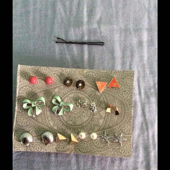 Stud earrings lot