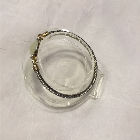 🚫SOLD🚫 white stone bangle - Picture 2 of 4