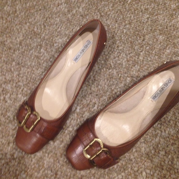 Jones New York NJSuttonn brown pumps.