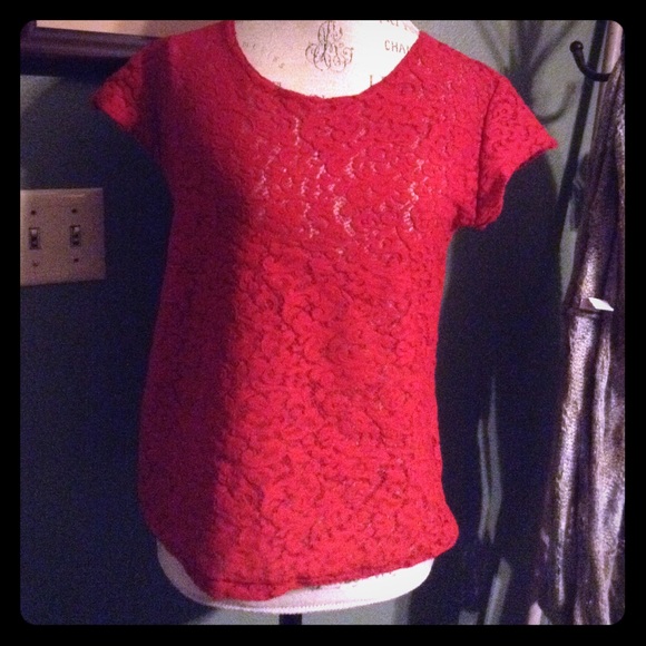 Red lace tee