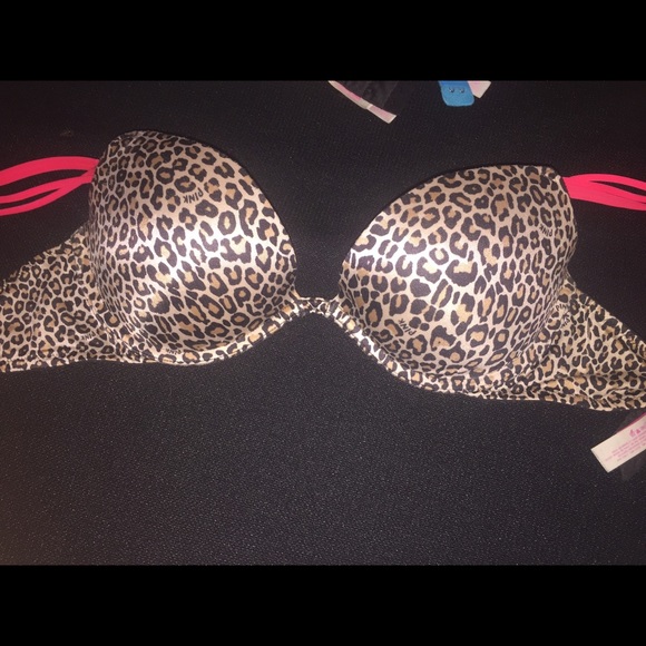 PINK VICTORIA SECRET 32D leopard print bra