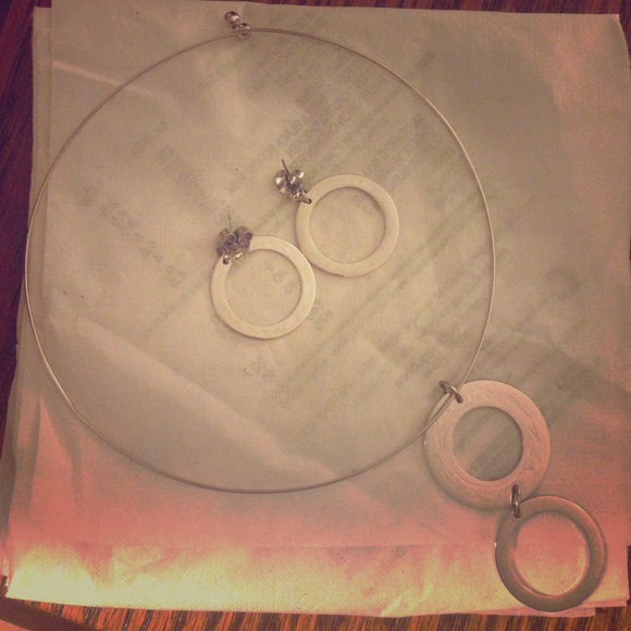 Circle necklace and earring set
