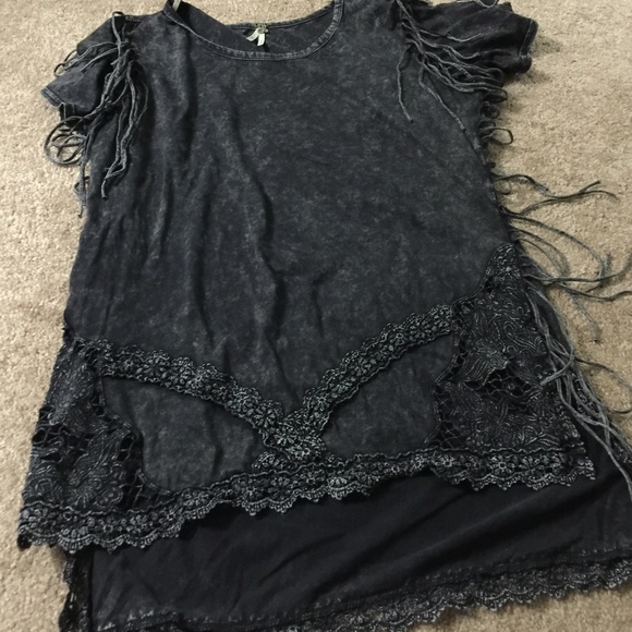 Gimmicks By BKE fringe shirt