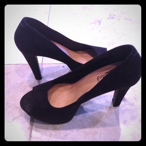CANDIES BLK PEEP TOE HEELS❤️
