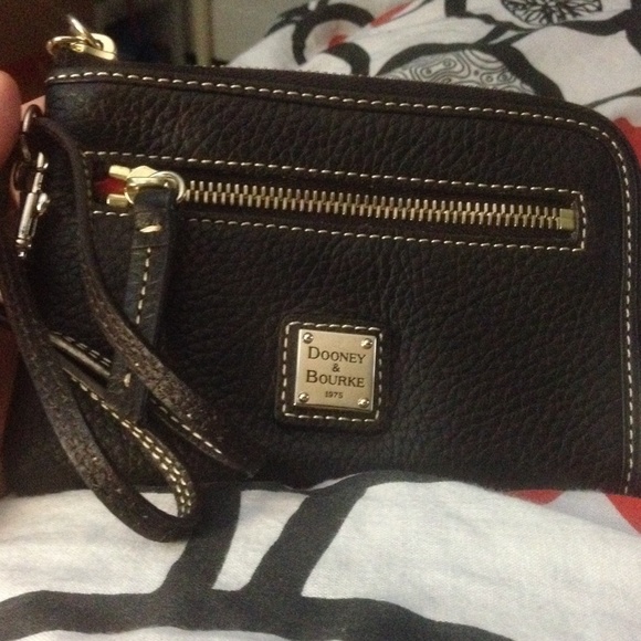 Dooney & Bourke  wallet it's in mint condition