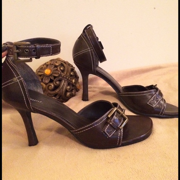 ‼️JUST REDUCED‼️Sexy strapy heels w/ buckle accent