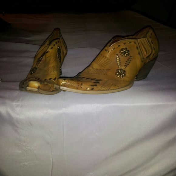 Bcbg low boots