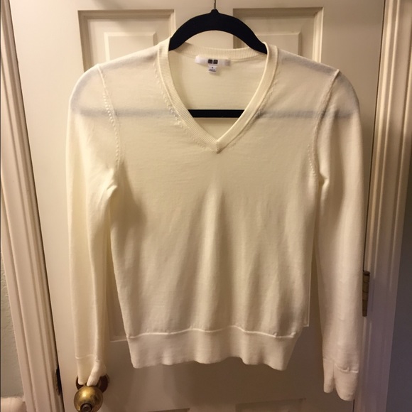 UNIQLO cashmere v-neck sweater